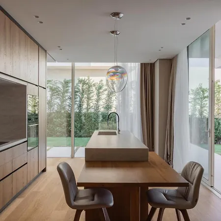 Grand Pearl Coast Vila *